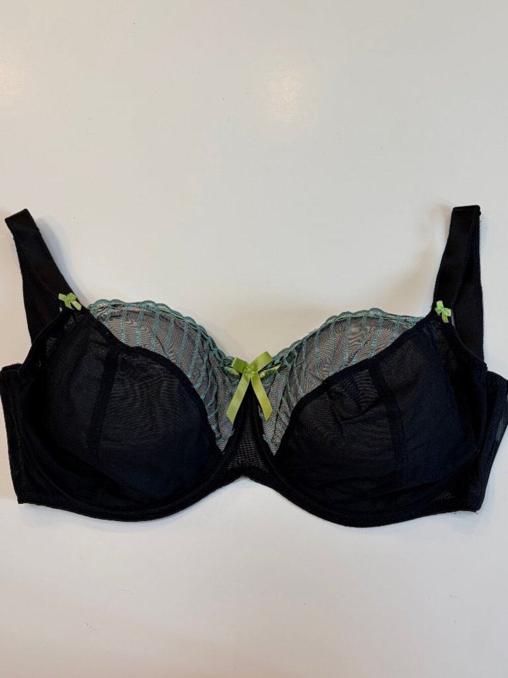 Freya Arabella Bra, Navy & Lime Green, 32M US/32J UK, barely worn, like new.